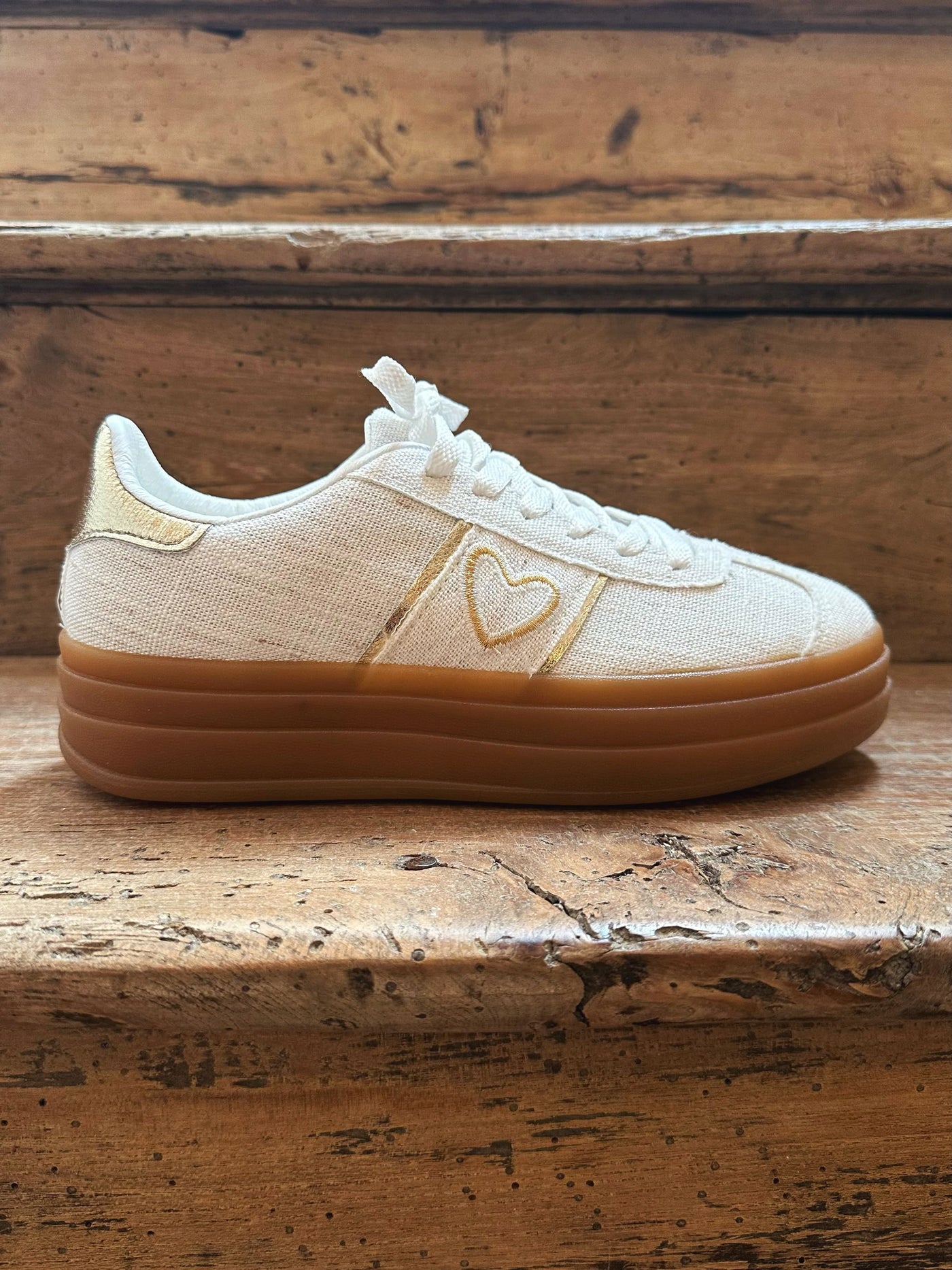 Sneakers à plateforme beige et coeur doré - SIDONIE
